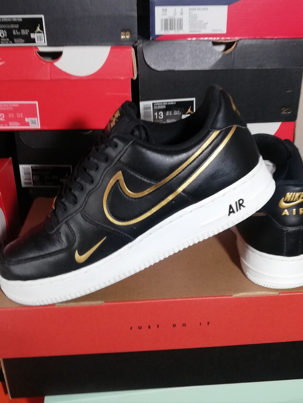 NIKE AIR FORCE 1 '07 PREMIUM BLACK-METALLIC GOLD MEN US SIZE 11 GREAT COND